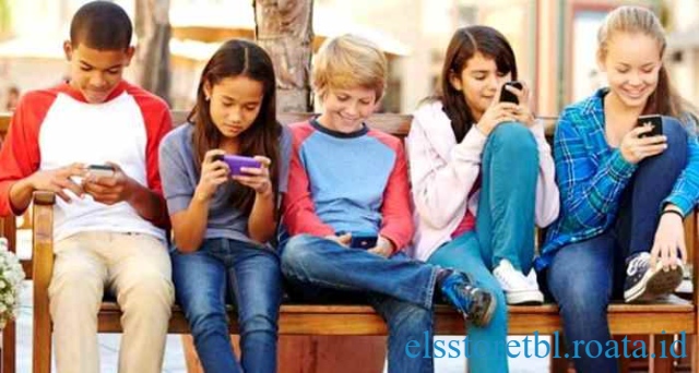 Gadget dan Smartphone untuk Anak: Kapan Waktu yang Tepat